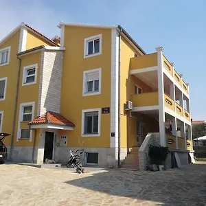Lili Zadar