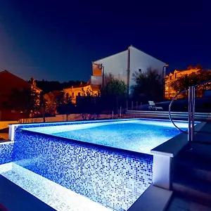 https://villa-amica-trogir.hotels-in-trogir.com